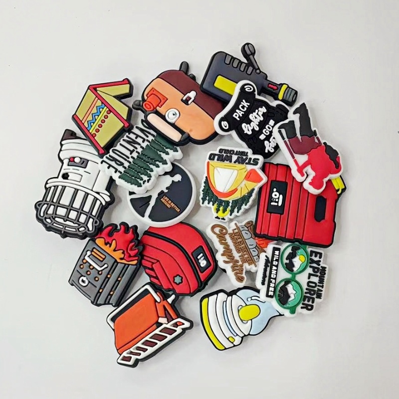 16 szt. Ozdób do butów kemping – Outdoor Adventure Birthday Party recenzja i cena